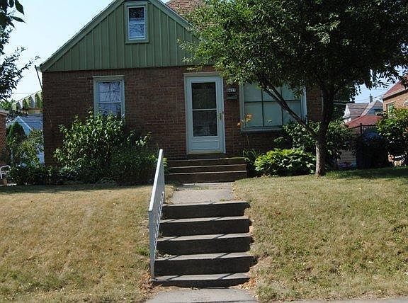 Walkway to front of home!