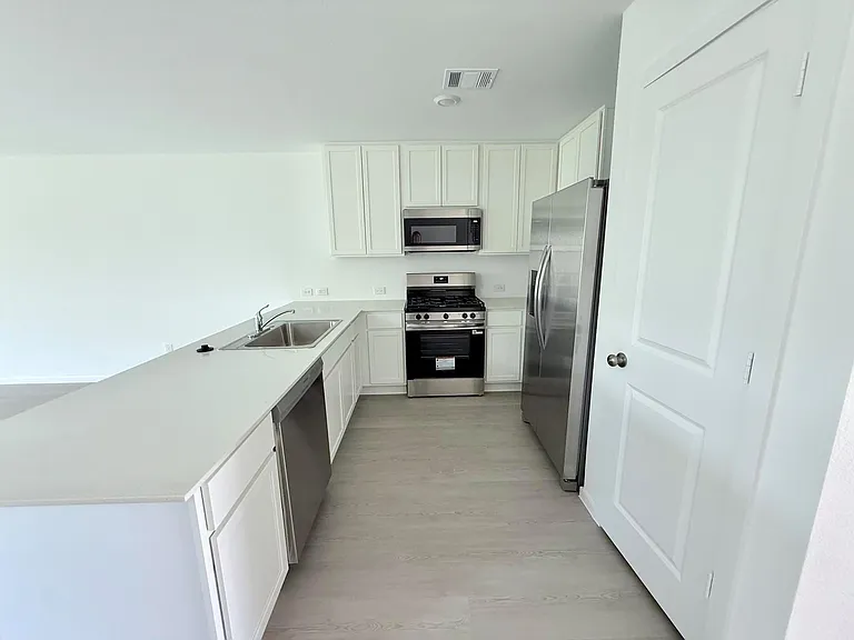 920 Capracotta Dr — Photo 4