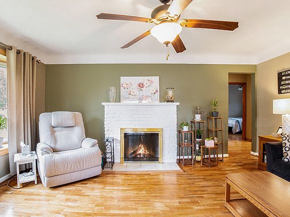 2nd image of 1834 Belmont Dr