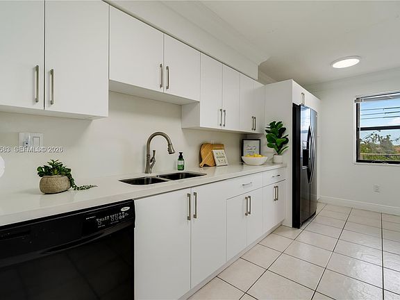 4th image of 8401 NW 8th St APT 401