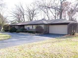 4 Bruce Cir N, Hawthorn Woods, IL 60047