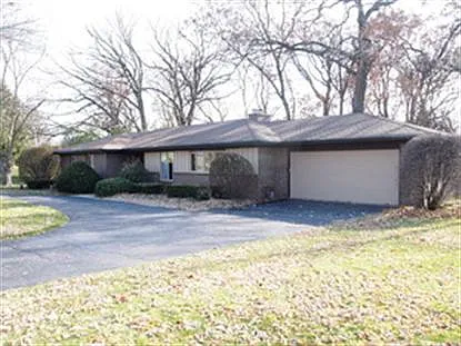 4 Bruce Cir N photo 1