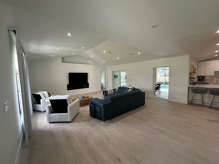355 Henderson Ct — Photo 11