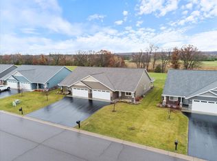 624 Kreekview Dr, Osceola, WI 54020