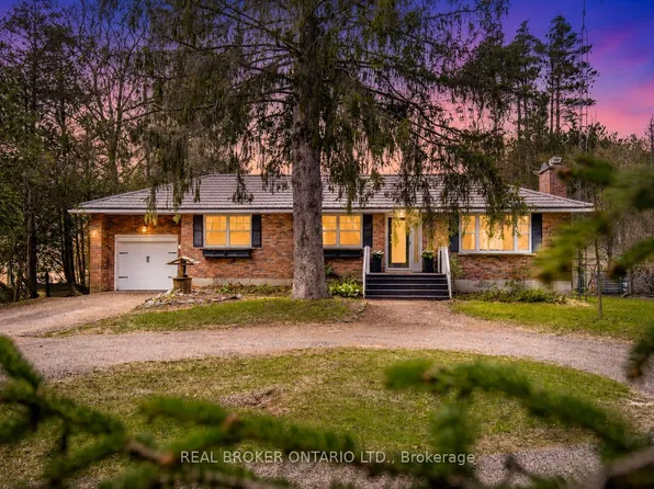 12 Alexander St, Springwater, ON L9X 0W1