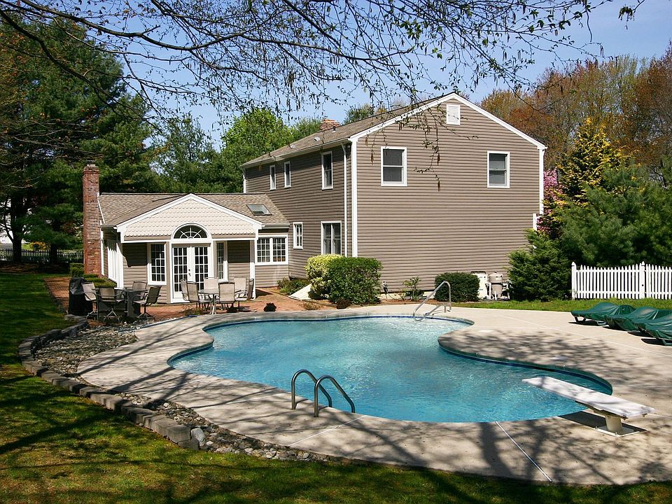 24 Alpine Road, Monroe