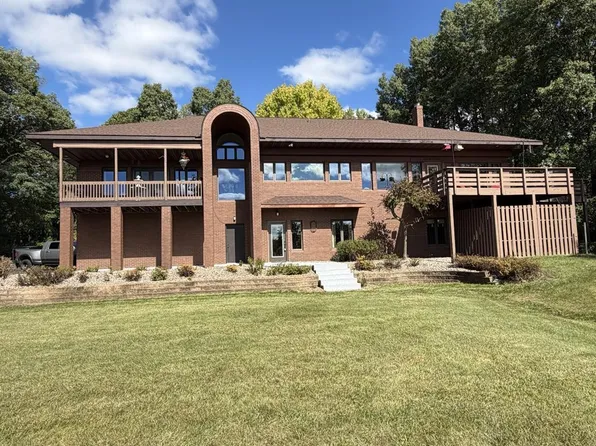 445 E Woodridge Drive, Eau Claire, WI 54701