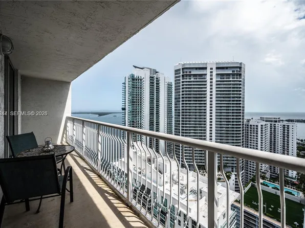 1200 Brickell Bay Dr, Miami, FL