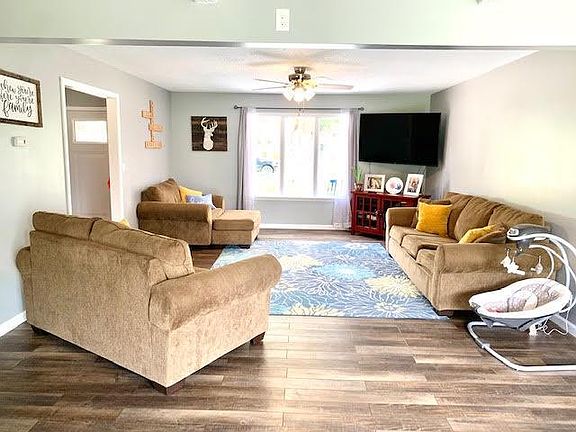 4th image of 1073 N Woodridge Ave
