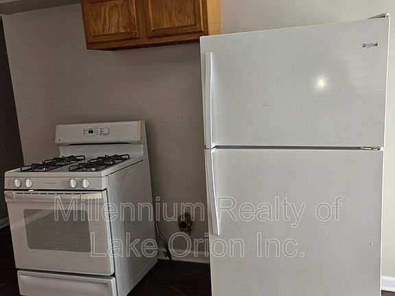 4th image of 644 E Meyers Ave