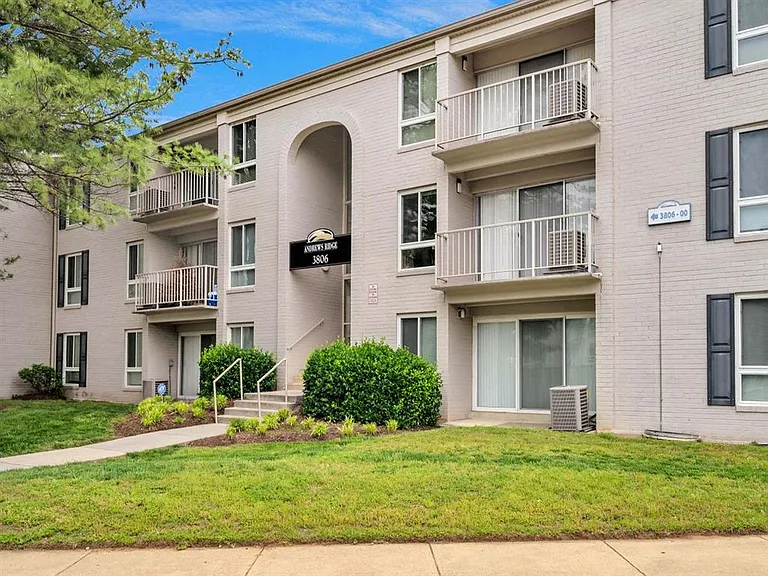 Andrews Ridge Apartments — Photo 27