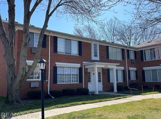 20860 Wildwood Dr APT 208, Harper Woods, MI 48225