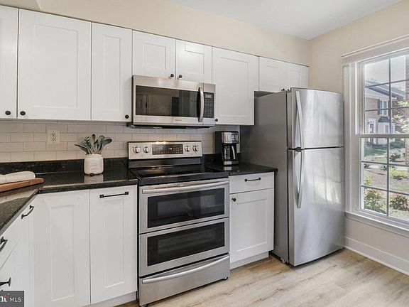 4th image of 2538 S Arlington Mill Dr #2B