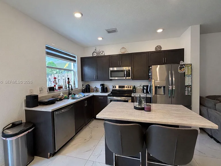 1656 SE 27th Ter #1656 — Photo 3