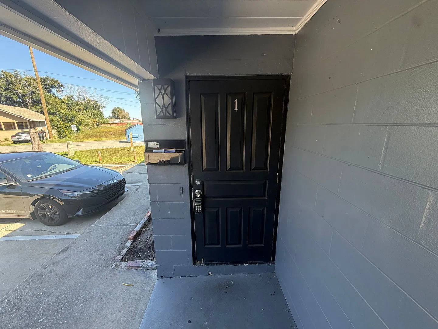 907 Center Ave — Photo 3