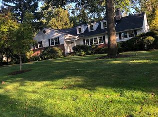 1 Wilshire Dr, Livingston, NJ 07039