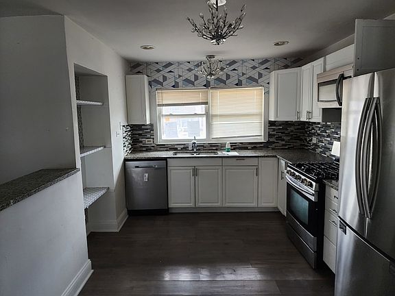 4th image of 18108 Fountainbleau Dr