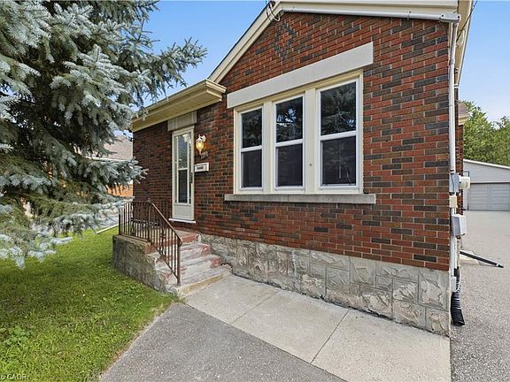 4th image of 111 Elliott St