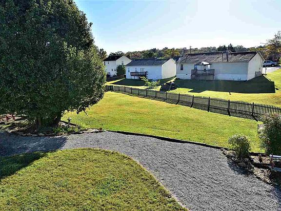 3rd image of 406 Hawick Ln
