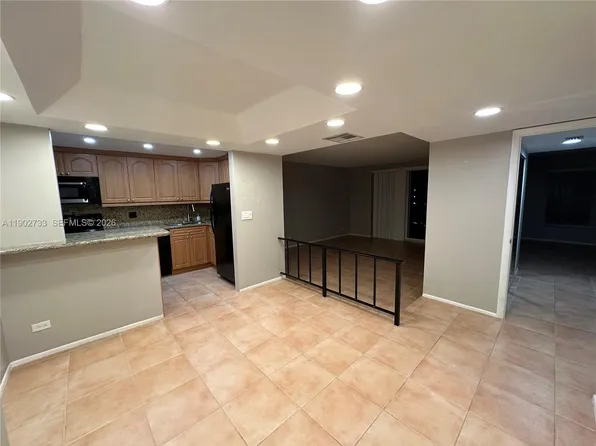 3650 Inverrary Dr #3Y-G, Lauderhill, FL 33319