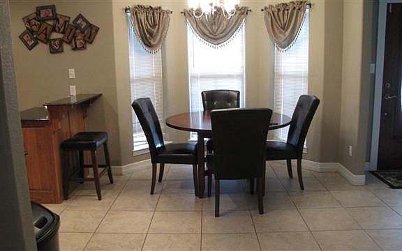 3rd image of 915 Amber Kay Ln