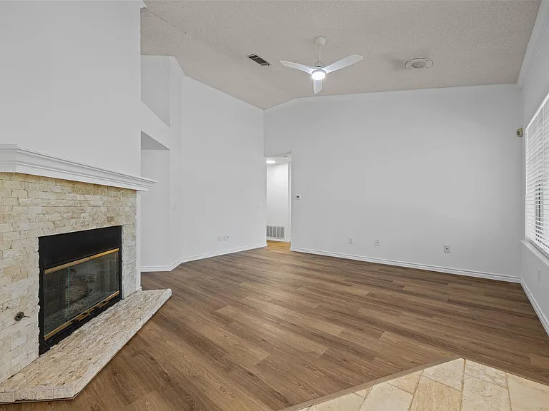 8417 Cornerwood Dr — Photo 15