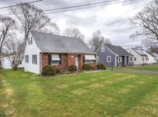 136 Weiss Ter, Raritan, NJ 08869