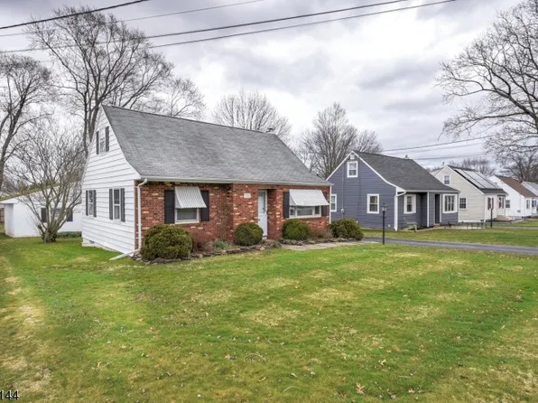 136 Weiss Ter, Raritan Boro, NJ 08869