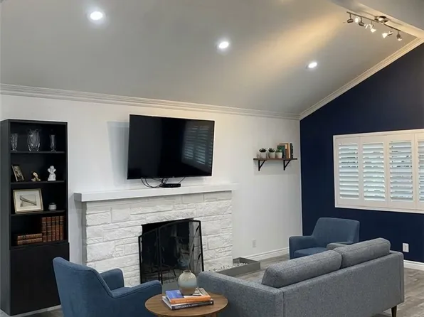 8961 Etiwanda Ave, Northridge, CA 91325