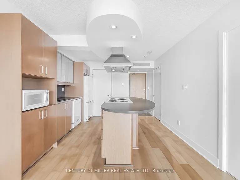550 Queens Quay W #318 — Photo 7