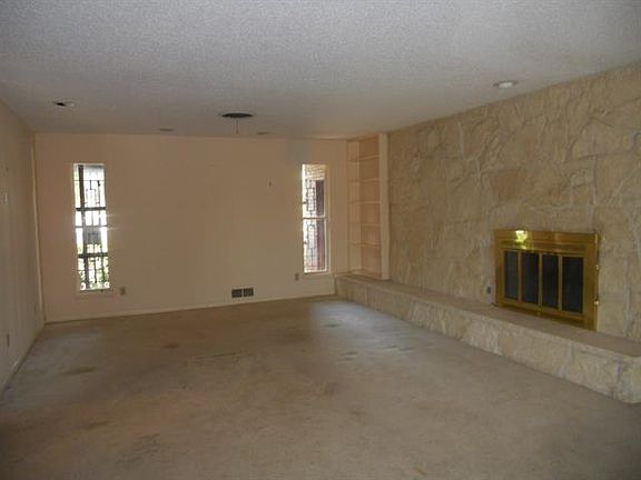 5th image of 317 NW 35th St