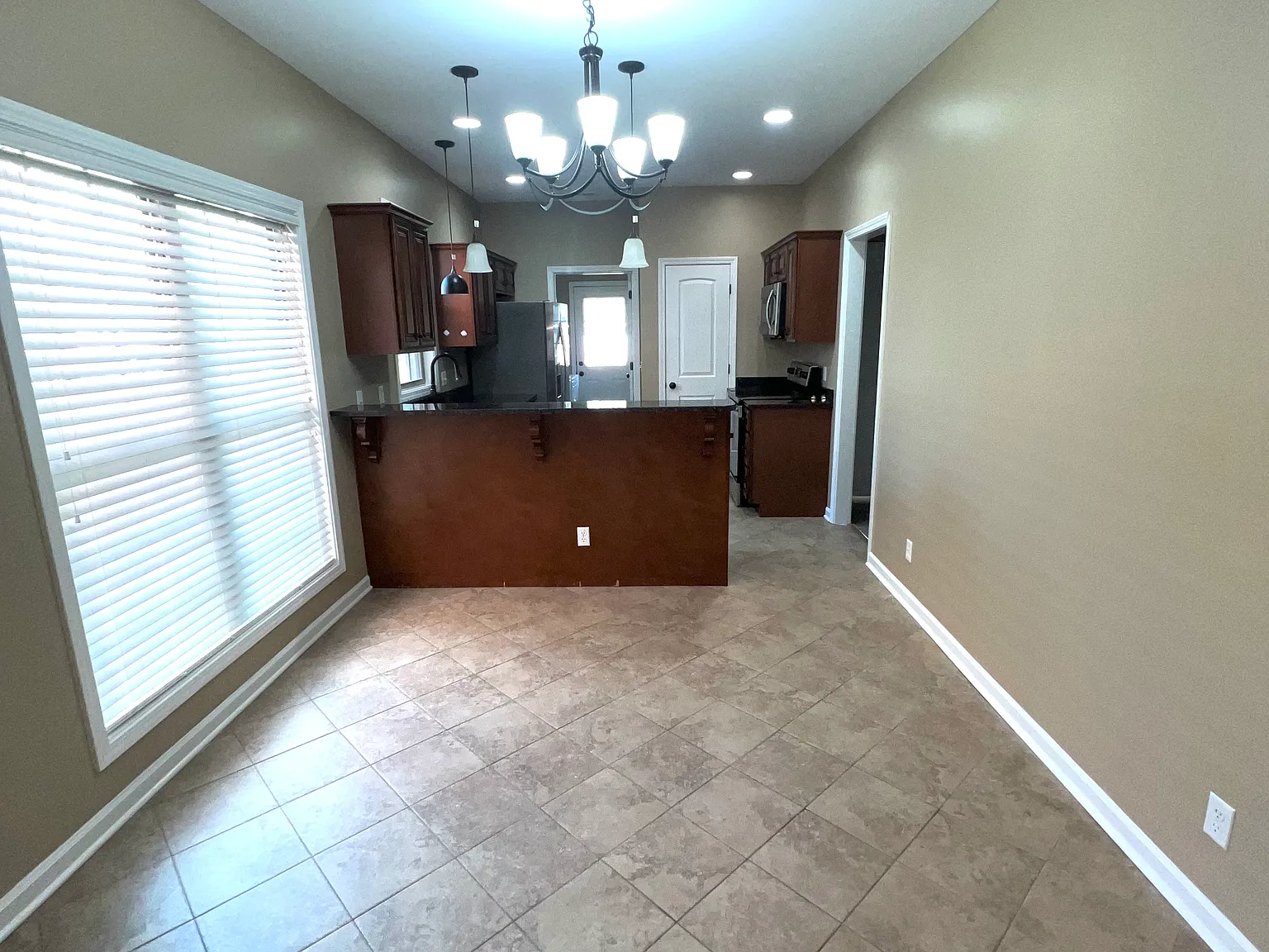 3 bed, 1500 sqft, $1,800 — Photo 4