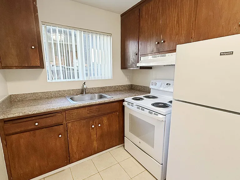 480 Crescent — Photo 34
