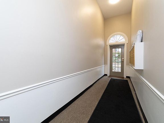 5th image of 1800 Key Blvd APT 492
