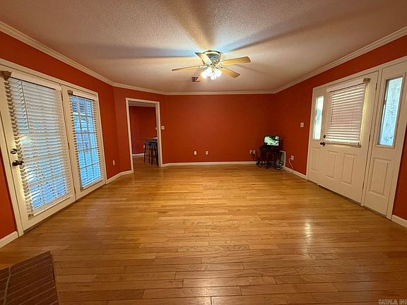 2nd image of 121 Cypress Dr