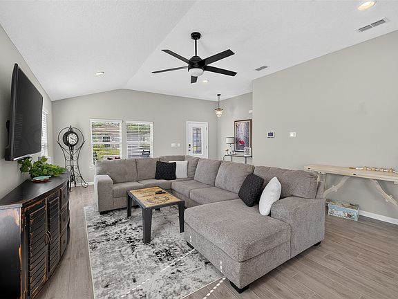 5th image of 65805 Edgewater Dr