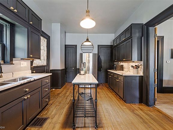 4th image of 1103 Starkweather Ave