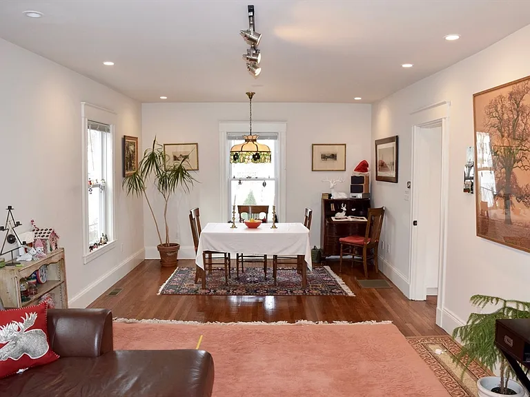 112 Laurel St — Photo 6