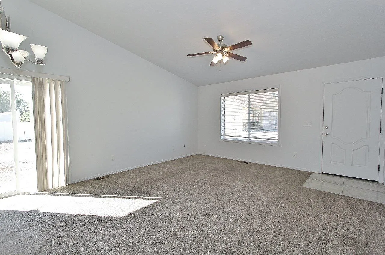 2 bed, 934 sqft, $1,650 — Photo 3