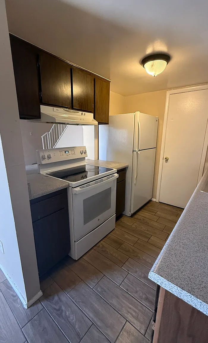 2 bed, 1.0 bath, $1,095 — Photo 3