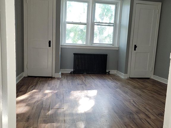 2nd image of 1911 44th St Floor 2
