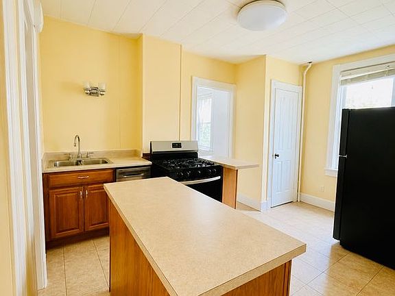 5th image of 61 Collins Ave #1
