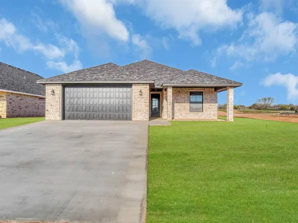 222 Sandstone Ave, Cache, OK 73527