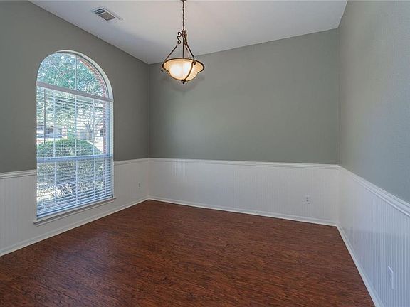 5th image of 3749 Newland Dr