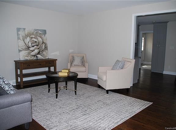 3rd image of 4024 Brookview Dr