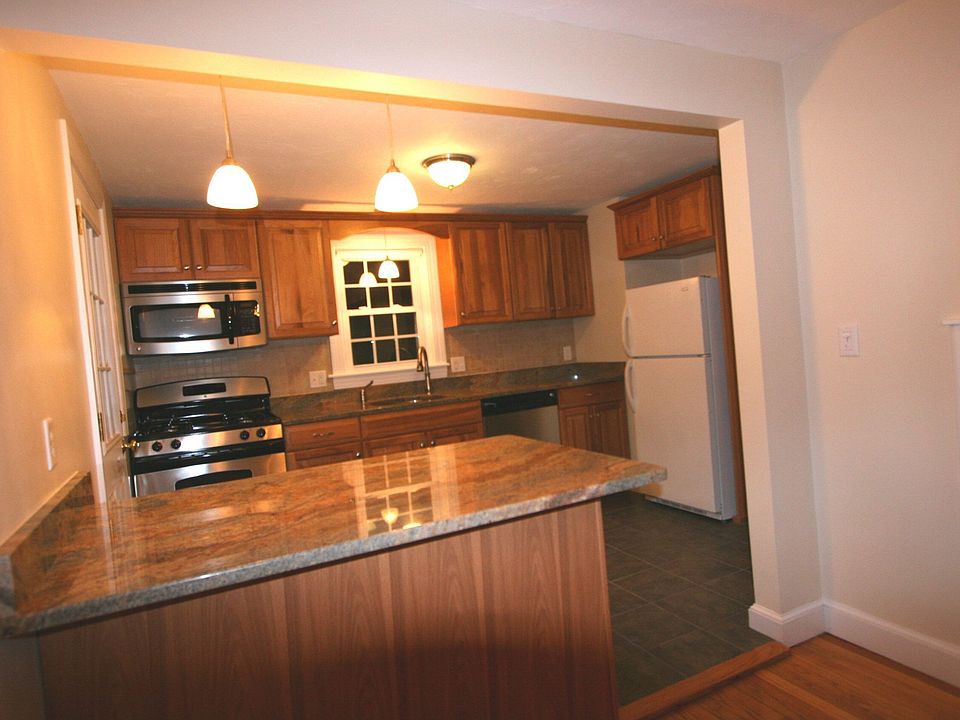 2nd image of 49 Oak Hill Rd