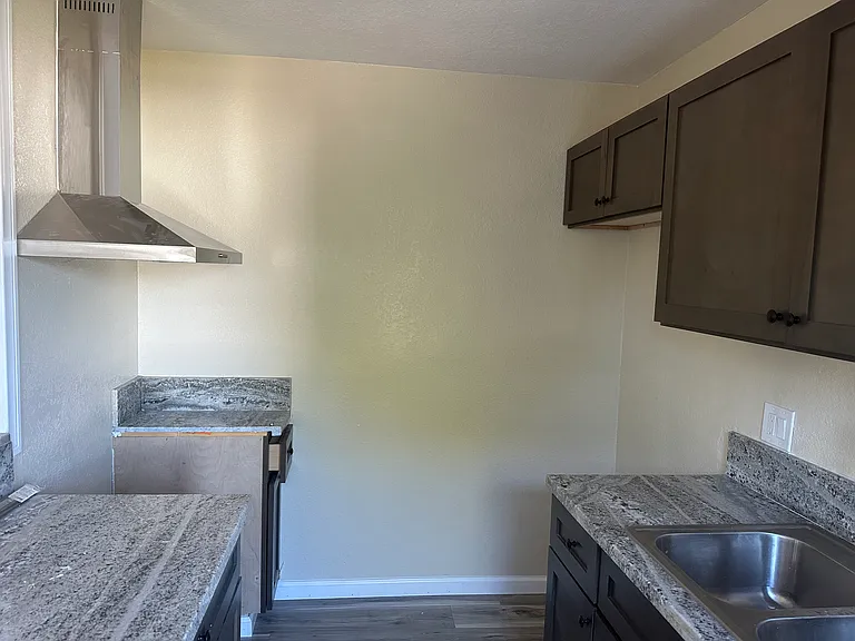 1840 Colonia Pl #6 — Photo 2
