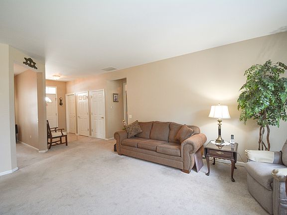 3rd image of 12716 Oak Grove Dr
