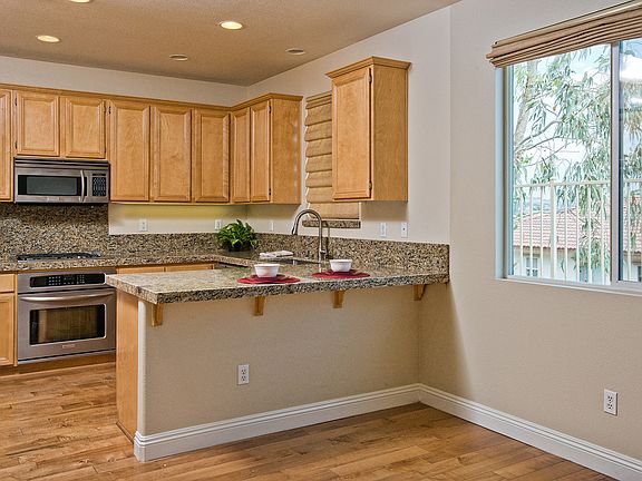 3rd image of 24440 Montevista Cir