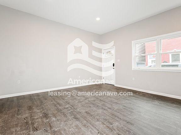 810469_002_living_room_13660841.jpg